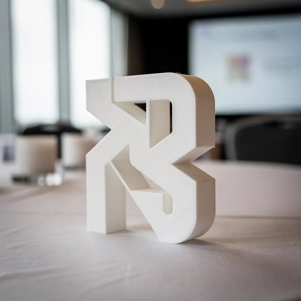 Logo en volume — blanc