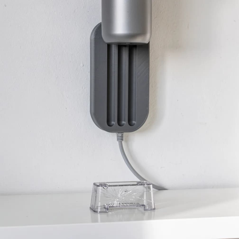Support mural Dyson V10 fendu : pourquoi il recasse, et comment en finir